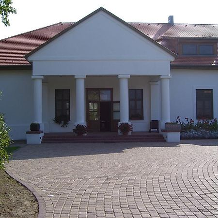 Sarlóspuszta Club Hotel Tatárszentgyörgy Exterior foto