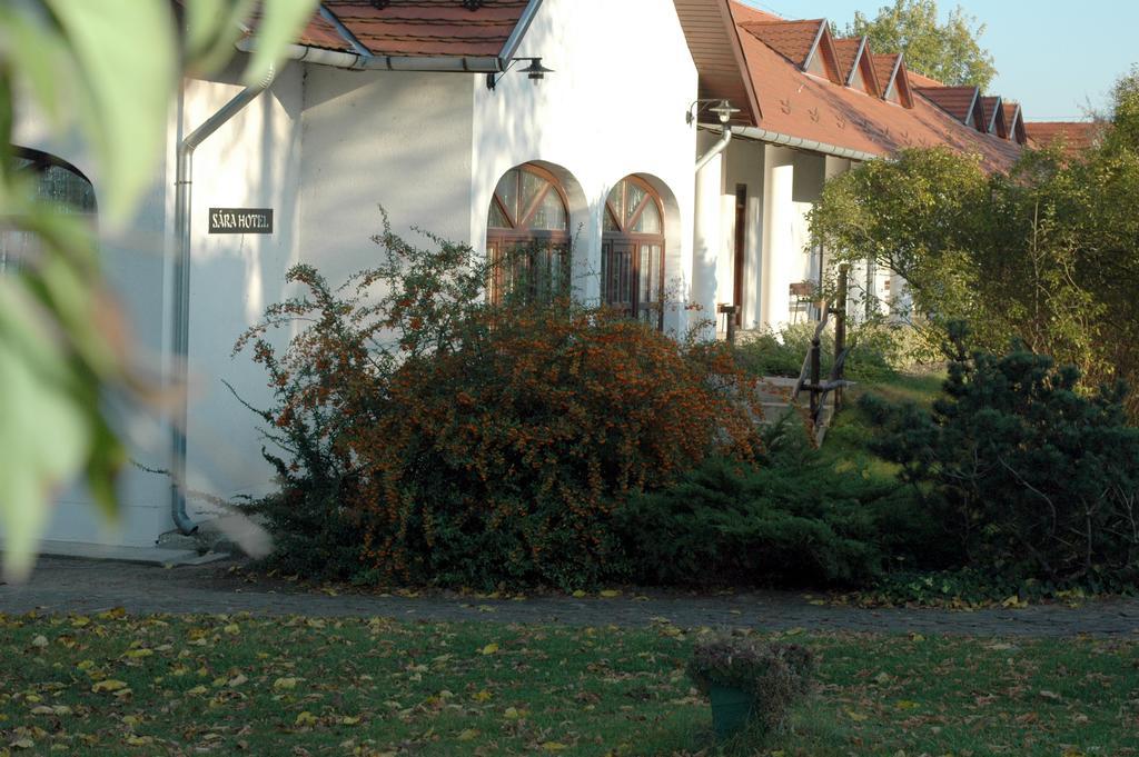 Sarlóspuszta Club Hotel Tatárszentgyörgy Habitación foto
